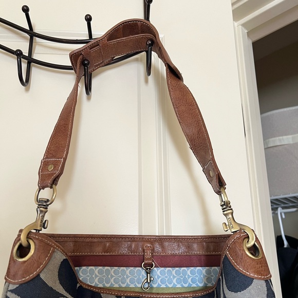 Vintage Coach Signature Shoulder Bag - Large - Picture 3 of 7